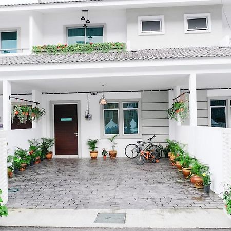 Comfy Sofy 21- Backyard Garden- Night Market Area คาเมรอนไฮแลนด์ ภายนอก รูปภาพ