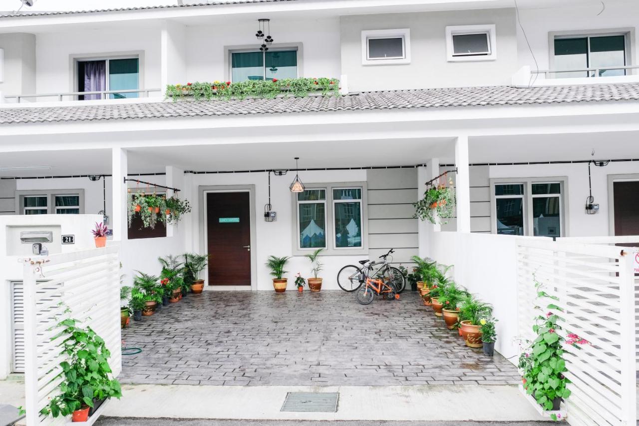 Comfy Sofy 21- Backyard Garden- Night Market Area คาเมรอนไฮแลนด์ ภายนอก รูปภาพ