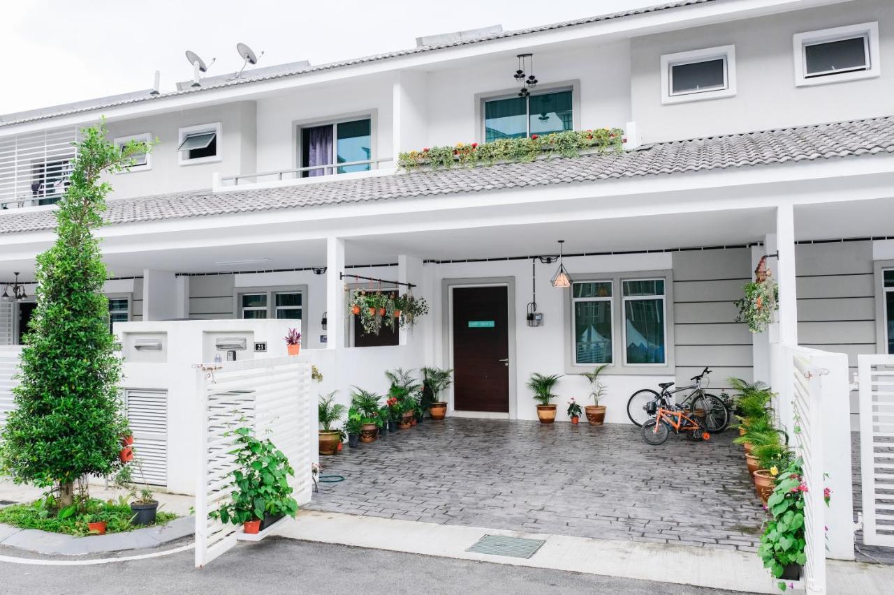 Comfy Sofy 21- Backyard Garden- Night Market Area คาเมรอนไฮแลนด์ ภายนอก รูปภาพ